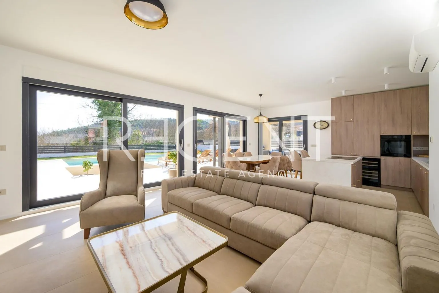 rovinj- vila s bazenom u modernoj novogradnji - slika 6