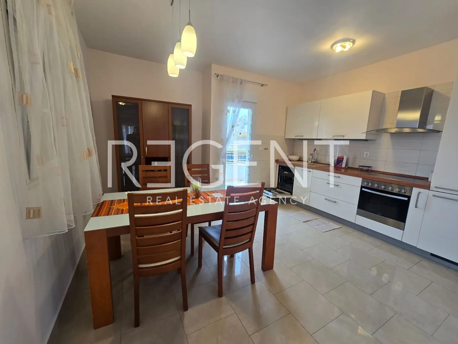 split, žnjan-penthouse, prvi red do mora - slika 6
