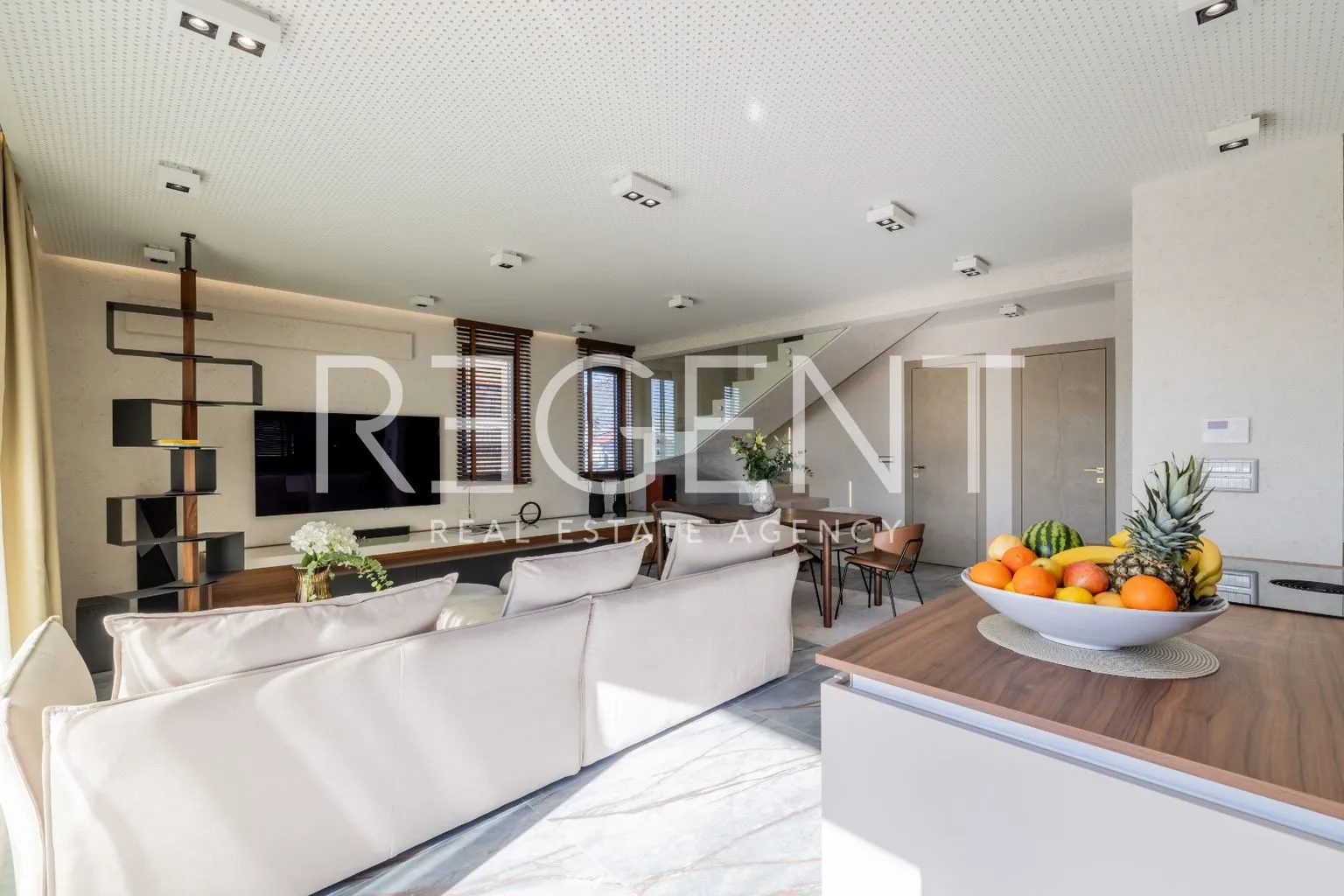 split, kaštel lukšić - luksuzni penthouse 110 m2 s terasom - slika 2