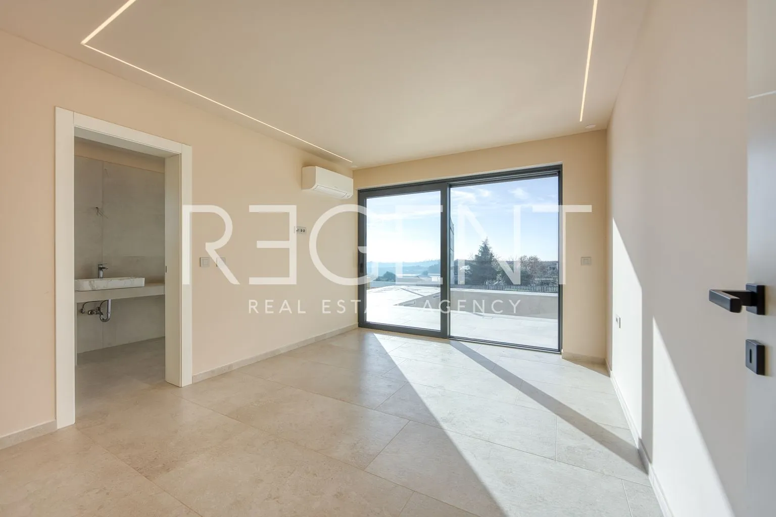 poreč – moderna vila s krovnom terasom - slika 12