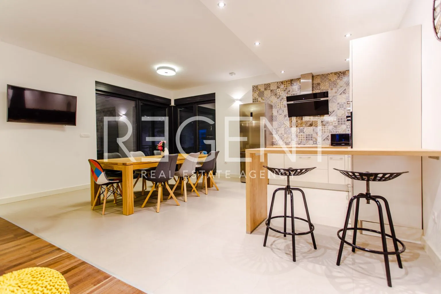 vila 232 m², kaštel stari — 4ss, grijani bazen, pogled na more - slika 15