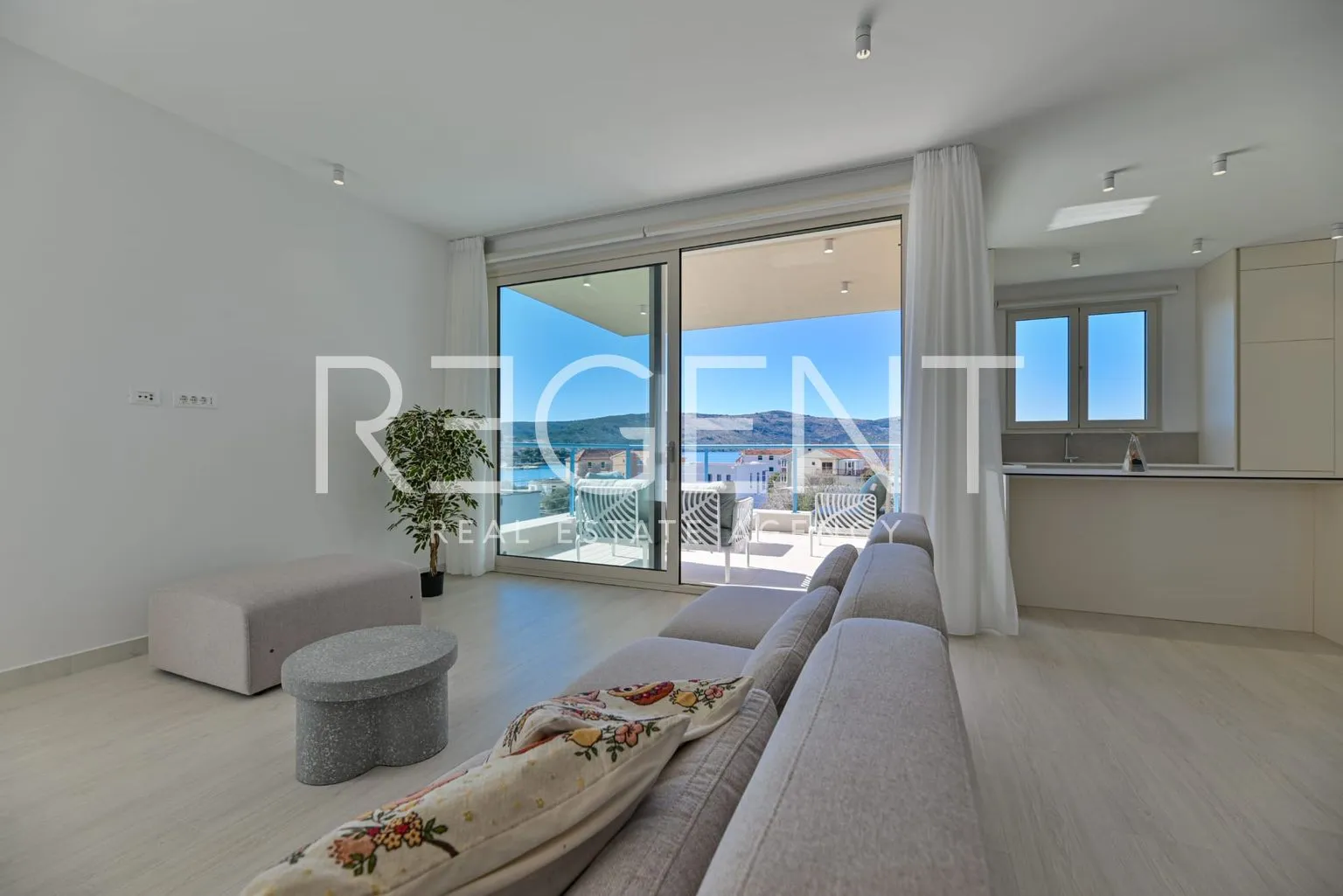 seget vranjica – moderna duplex vila s dva bazena i pogledom na more - slika 17