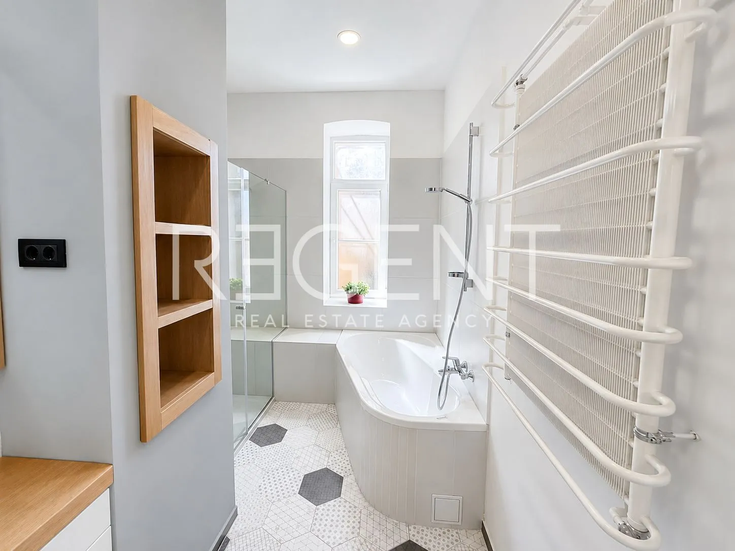 stan 115 m² na najam, zagreb, donji grad — 1. kat, lođa - slika 14