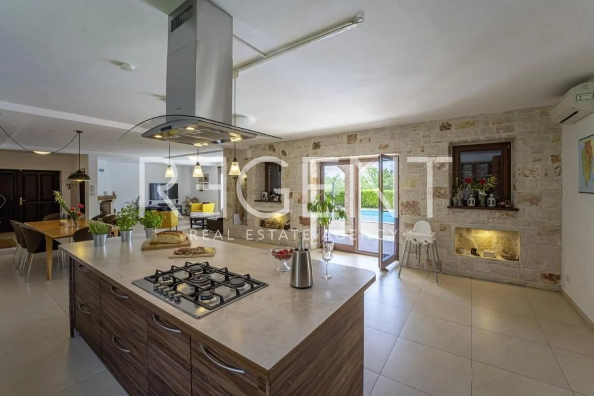 istra, sveti lovreč - autentična kamena vila 280 m2 - slika 6
