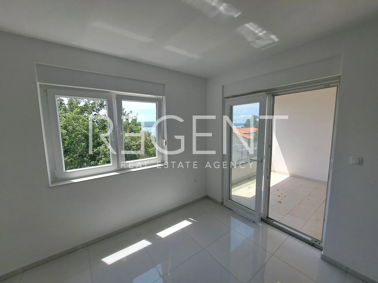 crikvenica - trosoban stan 56 m2 novogradnja - slika 3