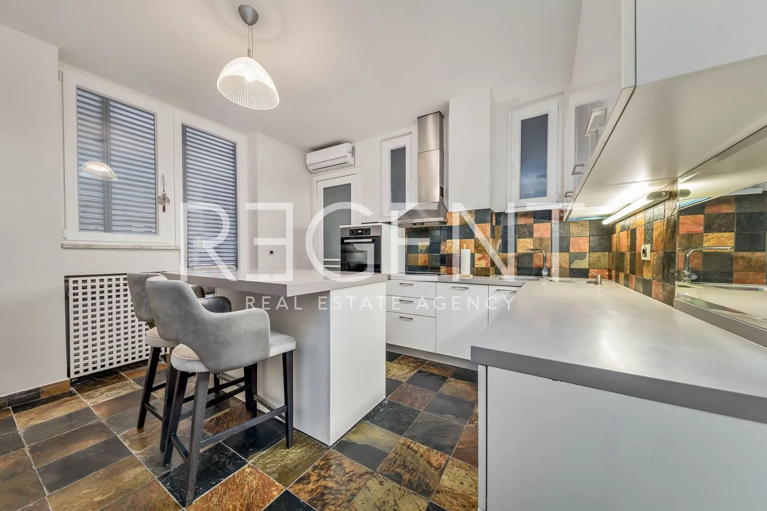 zagreb, trg bana josipa jelačića - četverosoban stan 160 m2 najam - slika 5