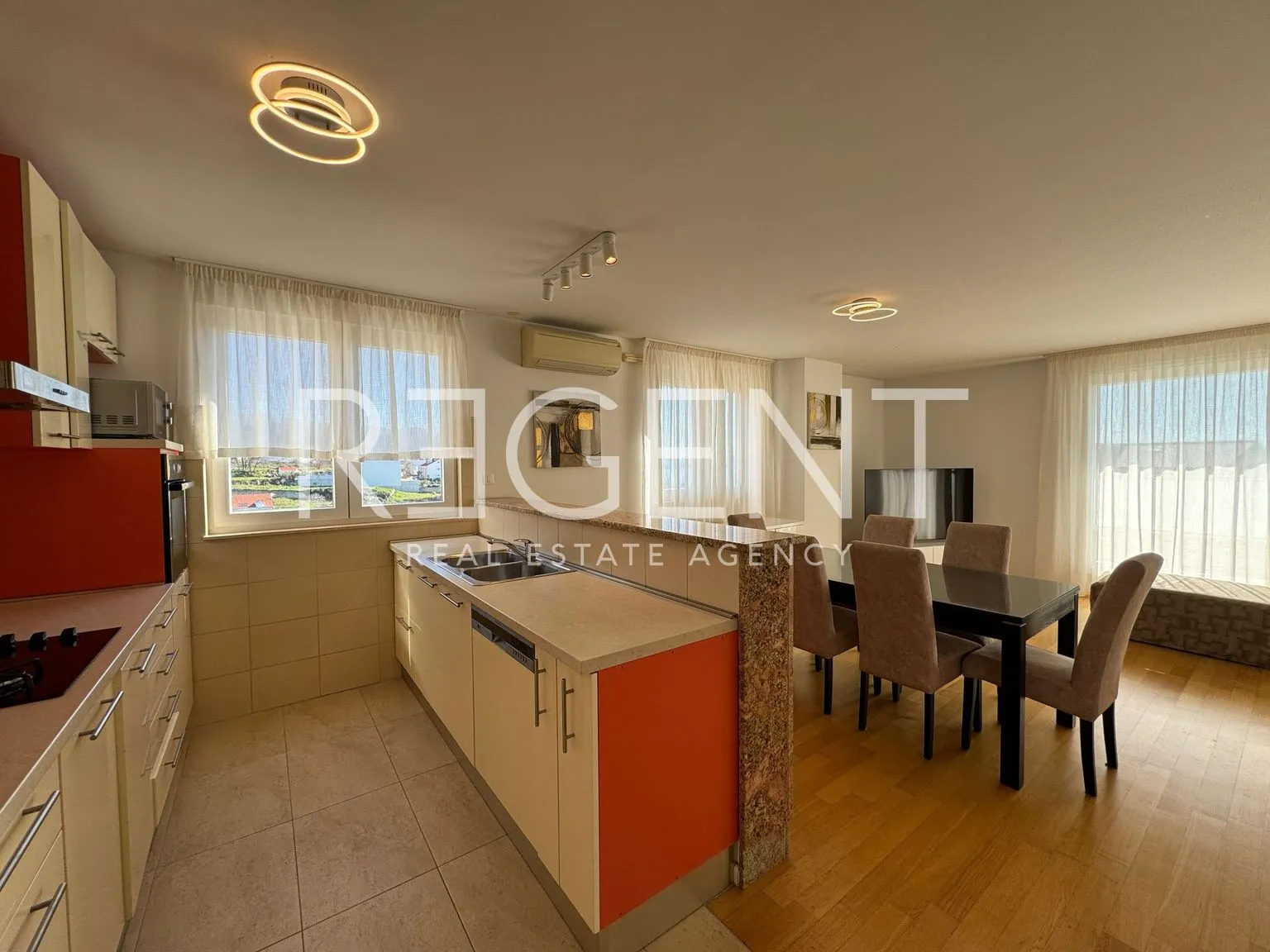 split, žnjan - trosobni penthouse s terasom i pogledom na more 102 m2 dugoročni najam - slika 11