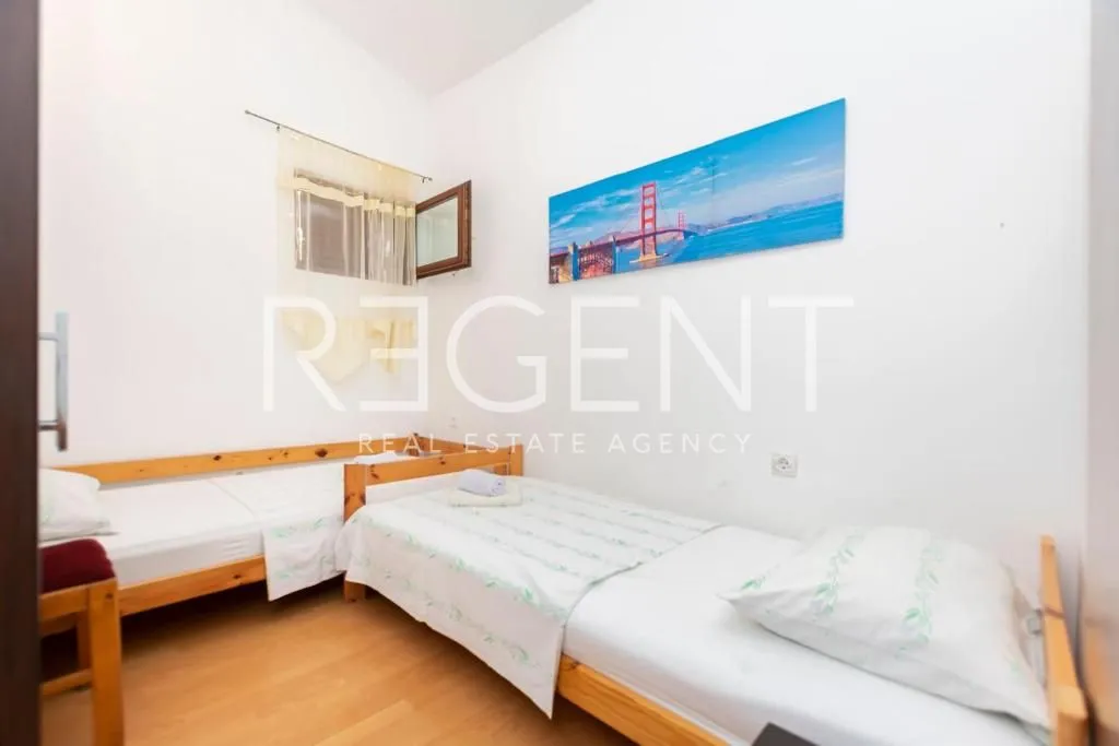 šibenik, rogoznica - kuća sa šest apartmana - slika 11