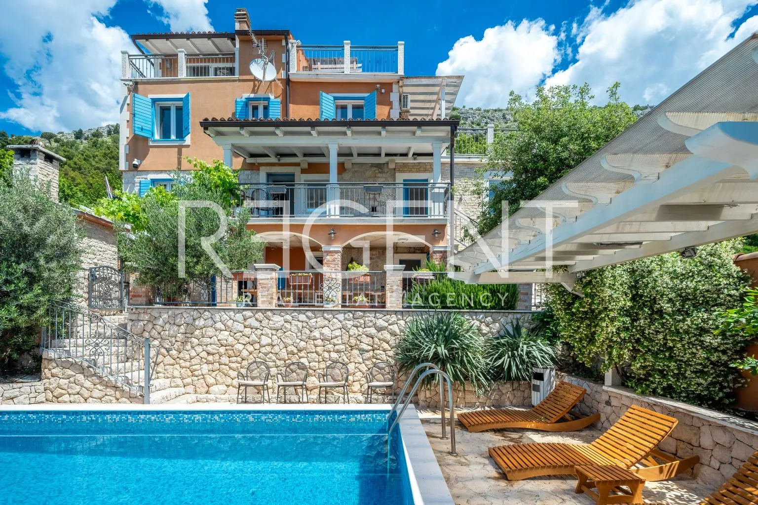 split - autentična vila među maslinicima s pogledom na more i bazenom - slika 9