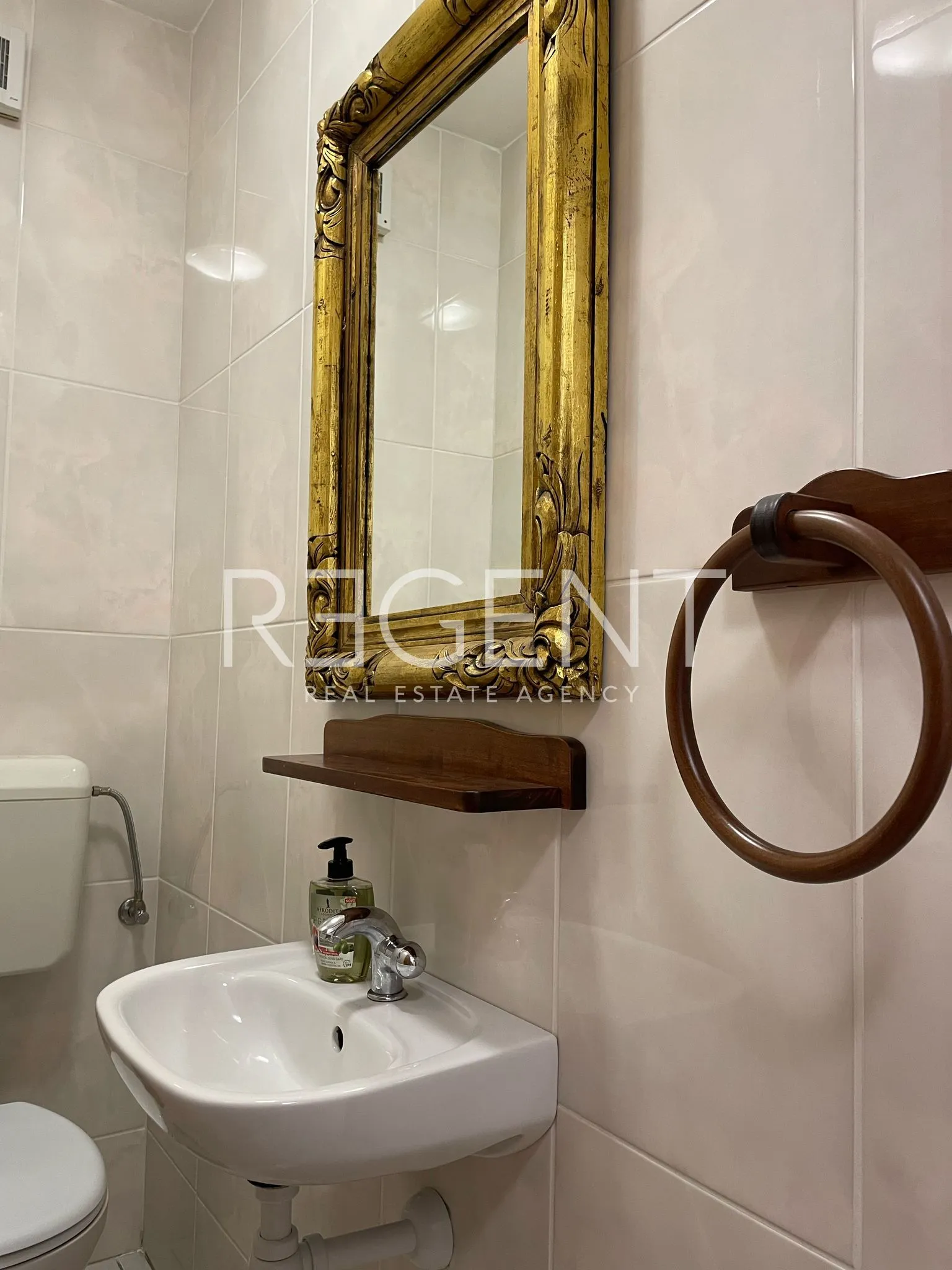 split, žnjan - dvosobni stan sa loggiom i pogledom na more 100 m2 - slika 7