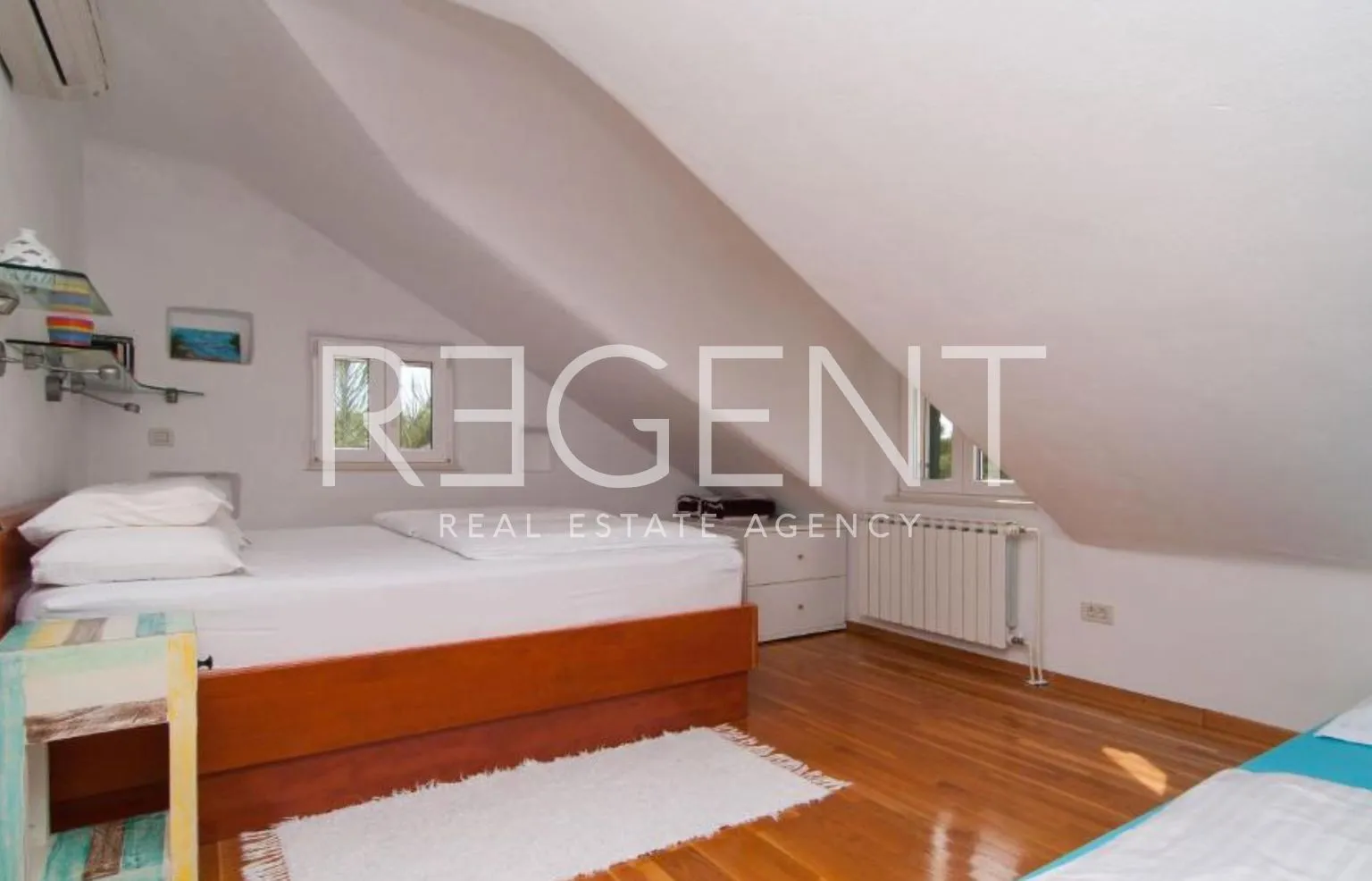 brač, mirca - vila s bazenom prvi red uz more - slika 22
