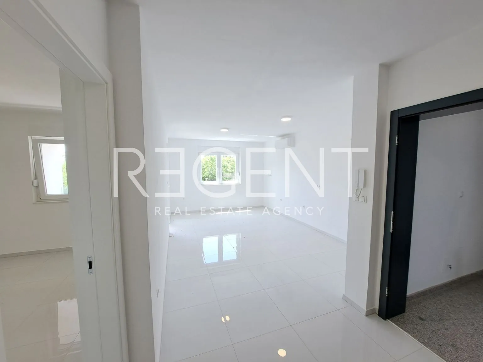 crikvenica - trosoban stan 58 m2 novogradnja - slika 3
