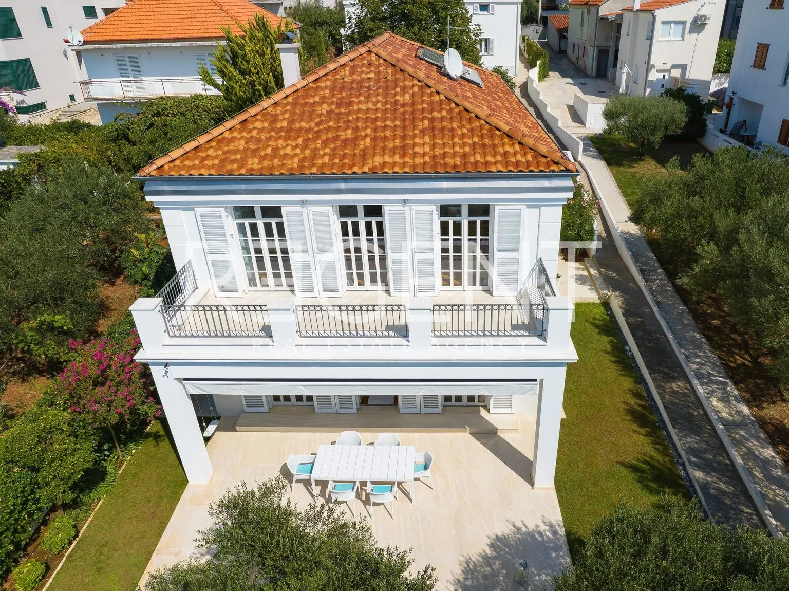 zadar - luksuzna vila prvi red uz more 210 m2 - slika 3