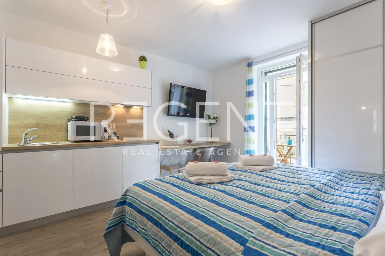 split, bačvice - stan s 3 apartmanske jedinice i prostranim vrtom - slika 11