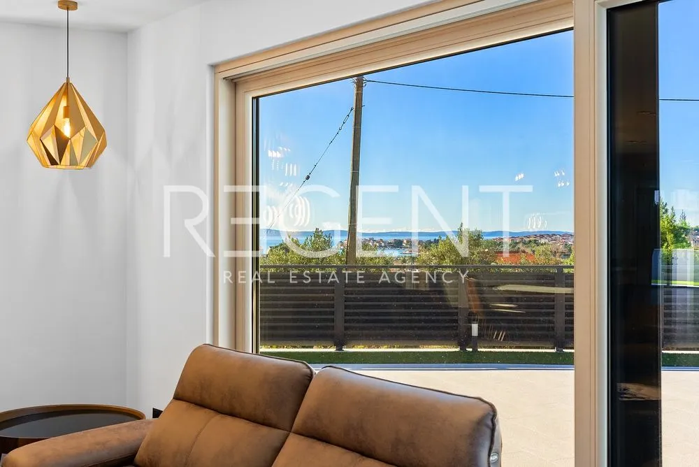split, strožanac - moderna vila s pogledom na more, bazenom i pomoćnim objektom 50 m2 - slika 17
