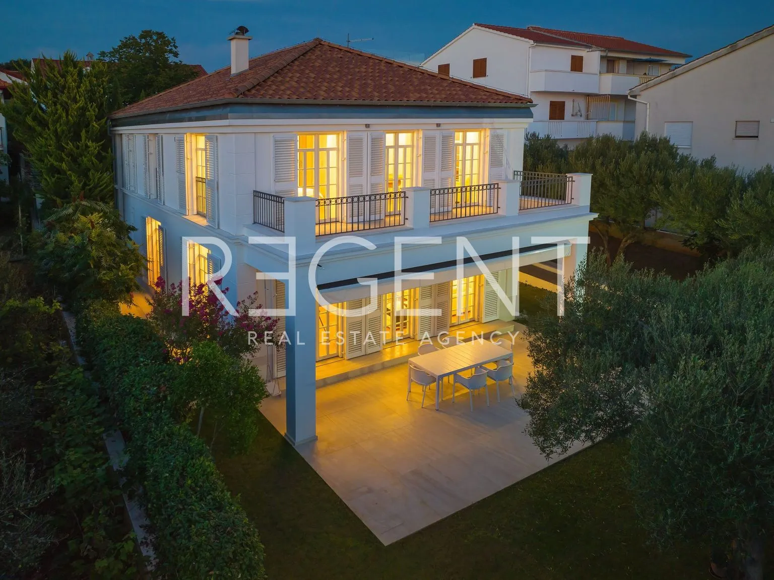 zadar - luksuzna vila prvi red uz more 210 m2 - slika 5