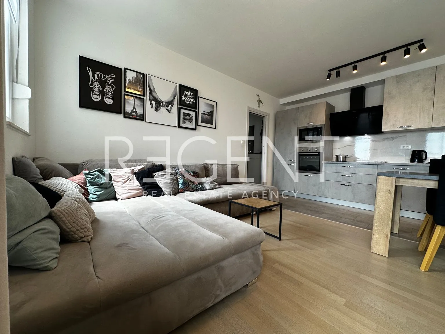 kila, split- dvosoban stan 51 m2 s balkonom - slika 6