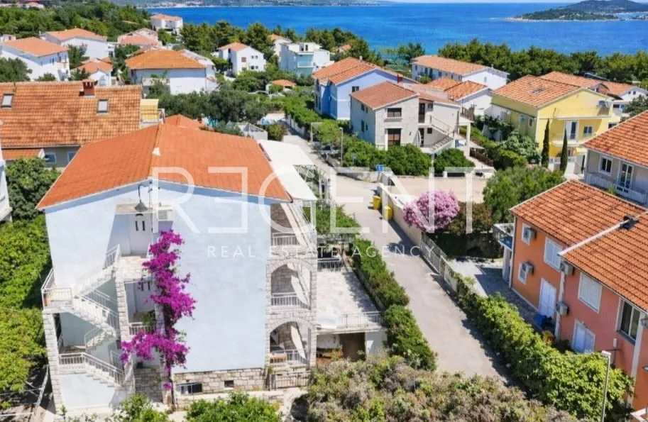 pelješac, orebić - četverosoban stan s balkonom i pogledom na more - slika 2