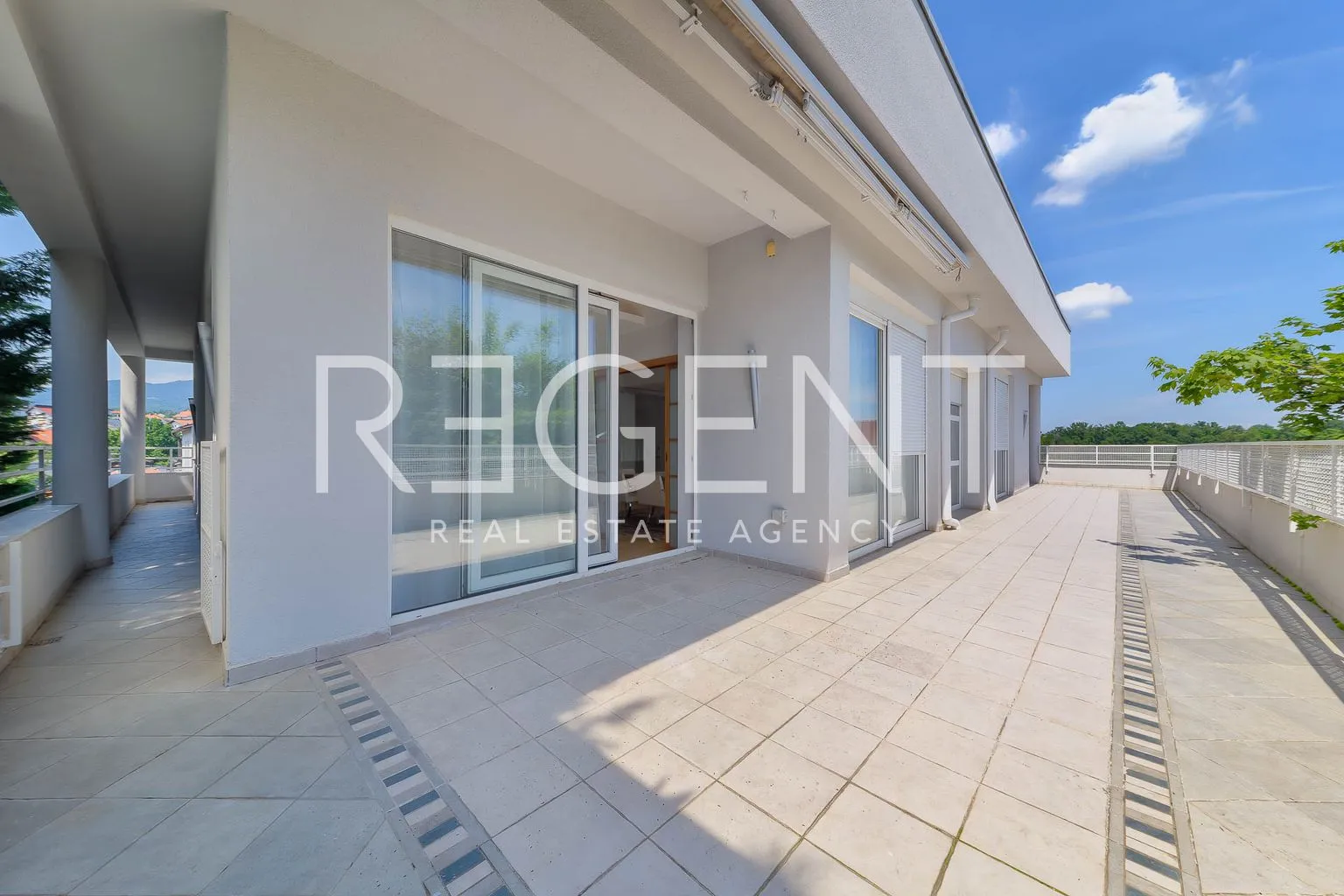 zagreb, pantovčak - luksuzan dvoetažni penthouse 277 m2 najam - slika 6