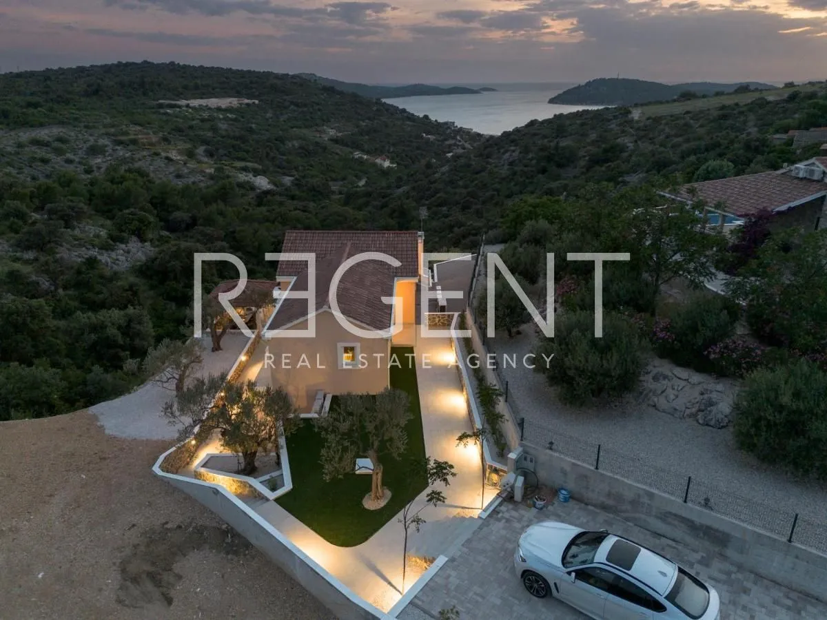 rogoznica, ražanj - autentična vila s pogledom na more - slika 2