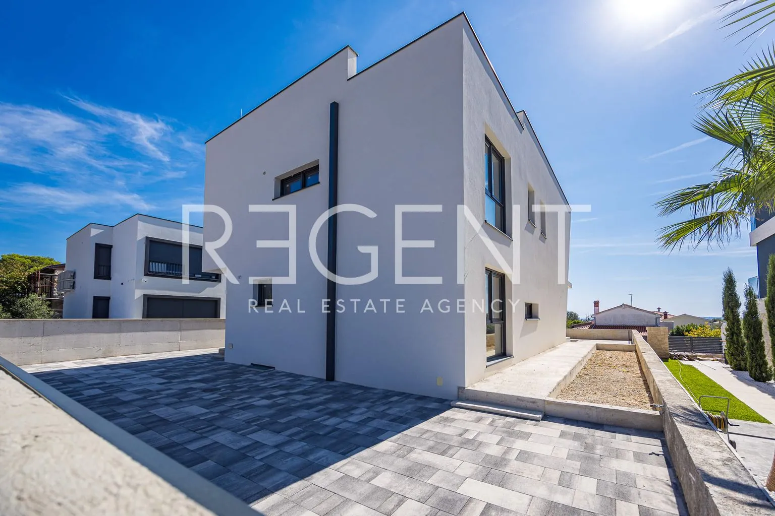 istra, medulin - moderna vila 300 m2 - slika 5