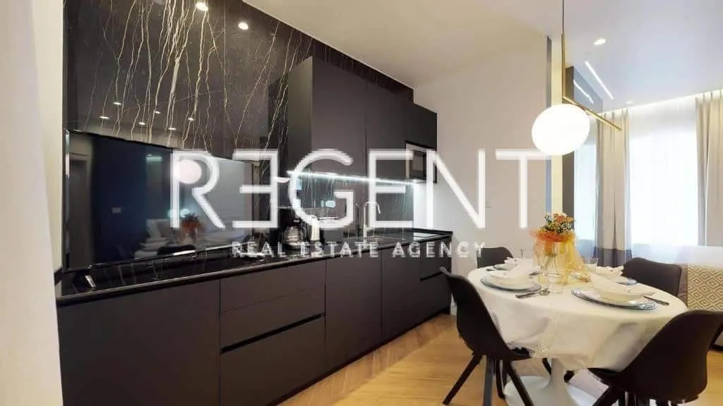 split, centar - dioklecijanova palača dva studio apartmana 65 m2 - slika 11