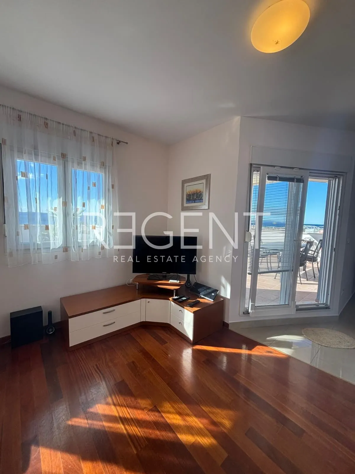 split, žnjan-penthouse, prvi red do mora - slika 2