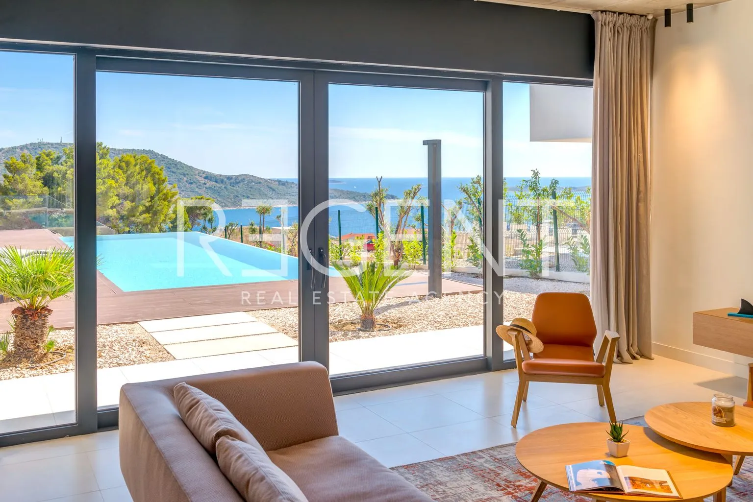 primošten - vila s bazenom i pogledom na more - slika 35