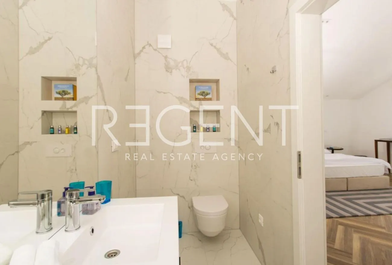 trogir - moderan, peterosobni penthouse s terasom i pogledom na more 185 m2 - slika 8