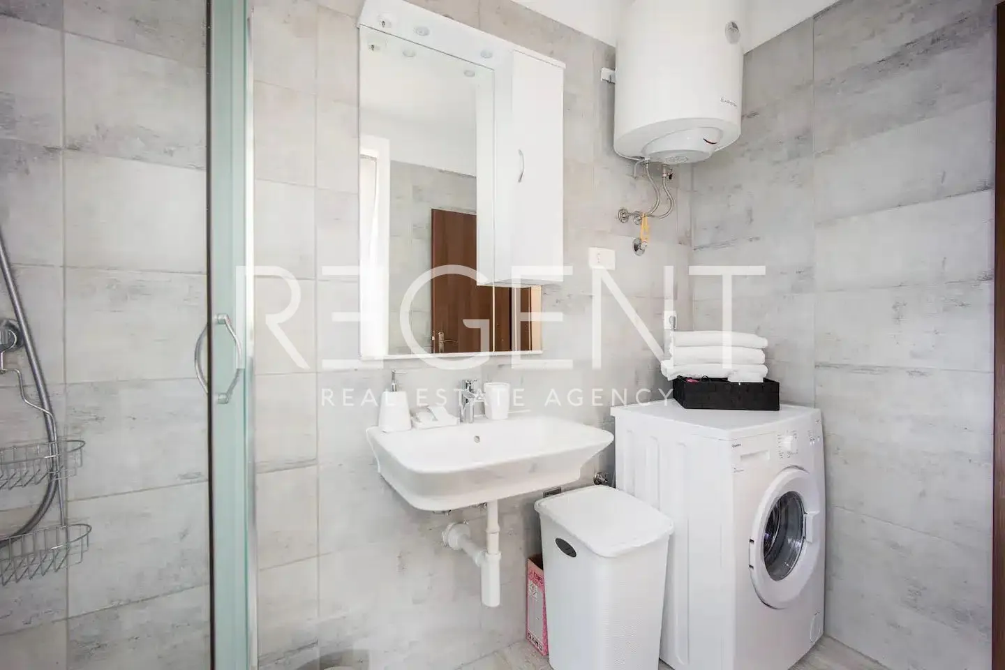 trogir, centar- kamena kuća 174 m2 - slika 5