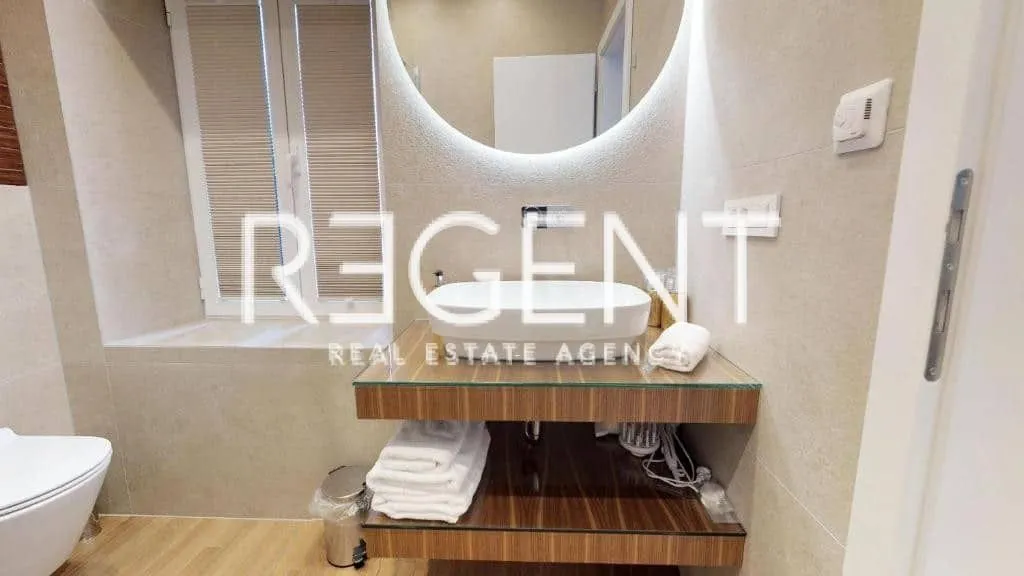 split, centar - dioklecijanova palača dva studio apartmana 65 m2 - slika 14