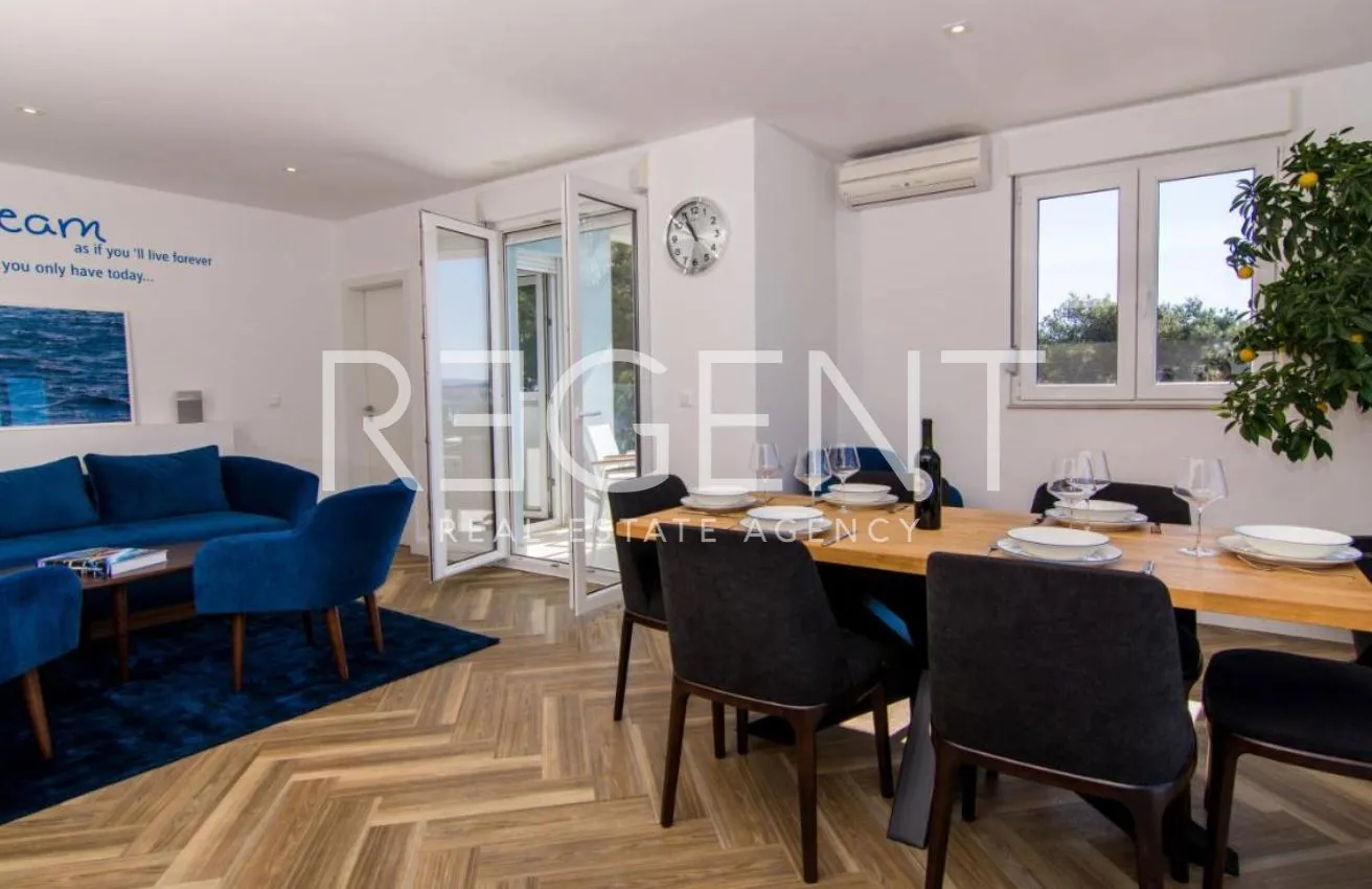 trogir - moderan, peterosobni penthouse s terasom i pogledom na more 185 m2 - slika 2