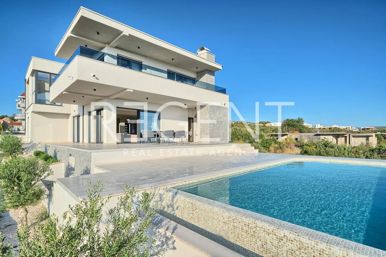 primošten – luksuzna vila s infinity bazenom, 450 m2 novogradnja - slika 2