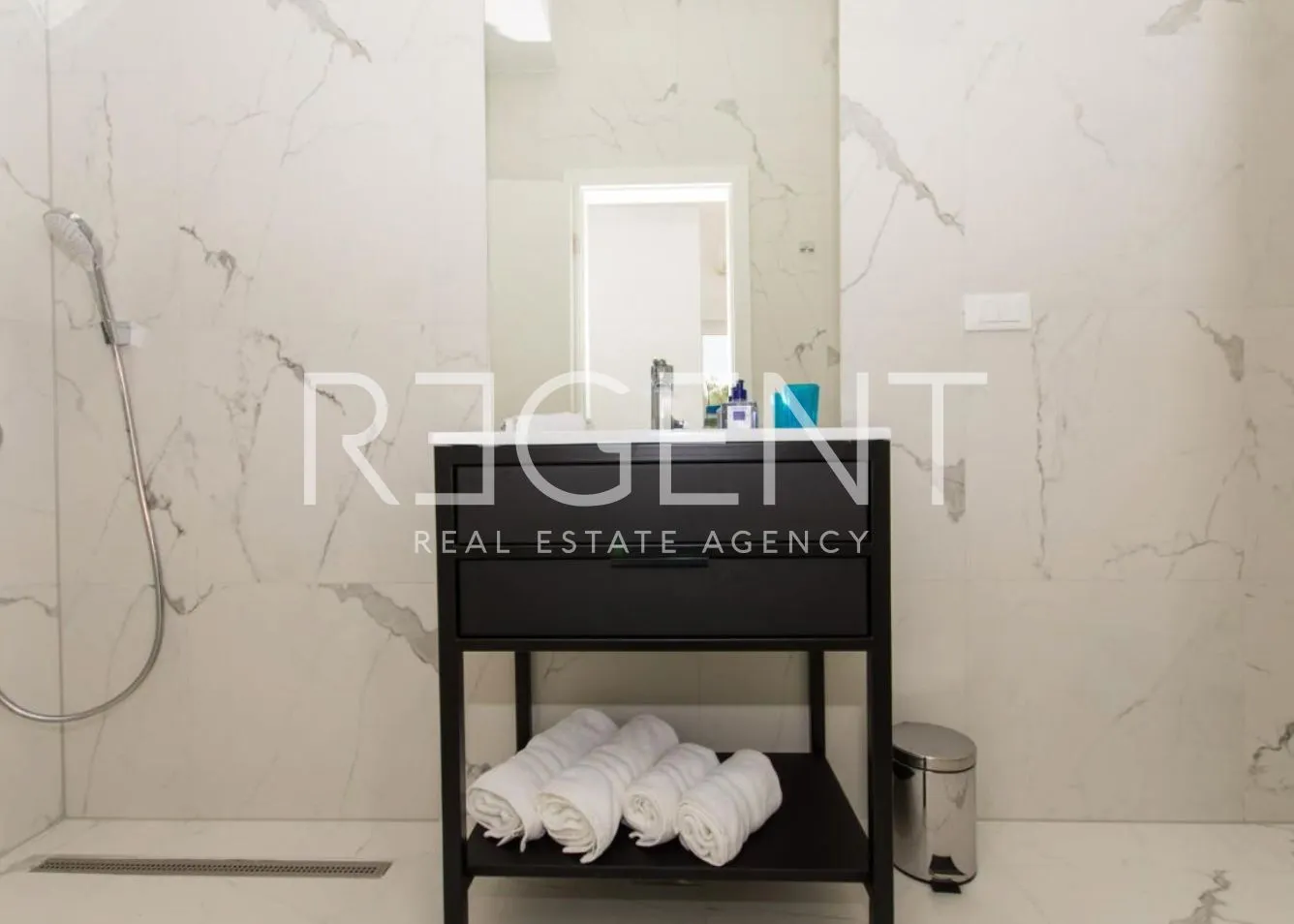 trogir - moderan, peterosobni penthouse s terasom i pogledom na more 185 m2 - slika 4