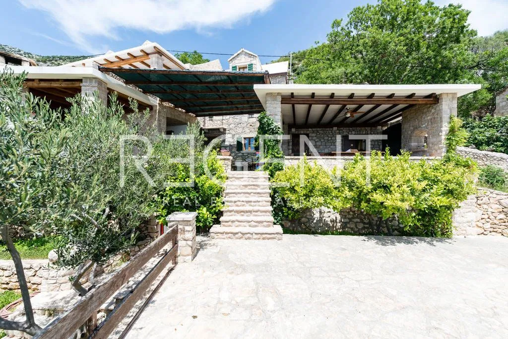 brač, bol - kamena kuća sa četiri apartmana - slika 11