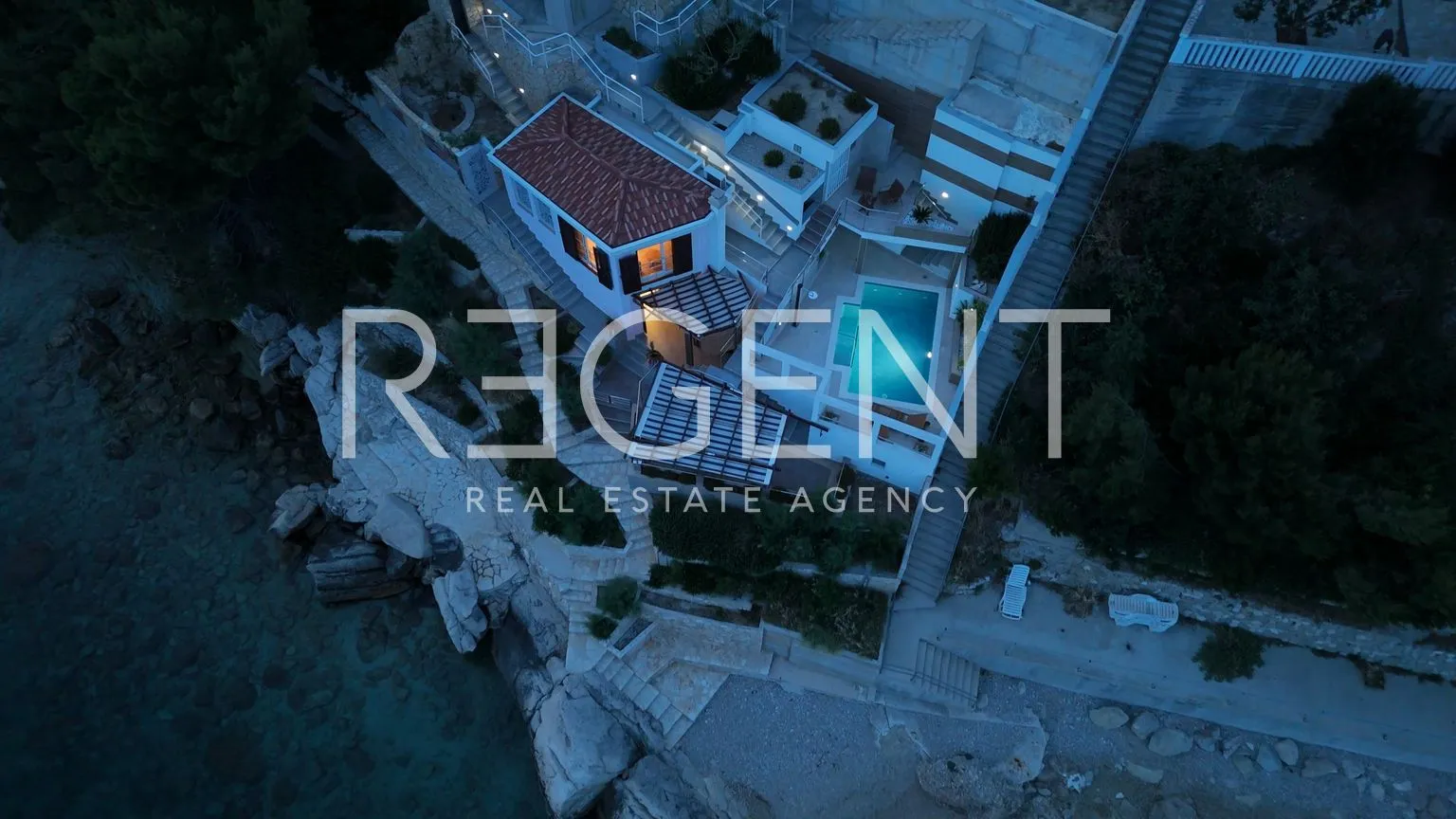 omiš, stanići – vila prvi red uz more s velikim potencijalom - slika 9