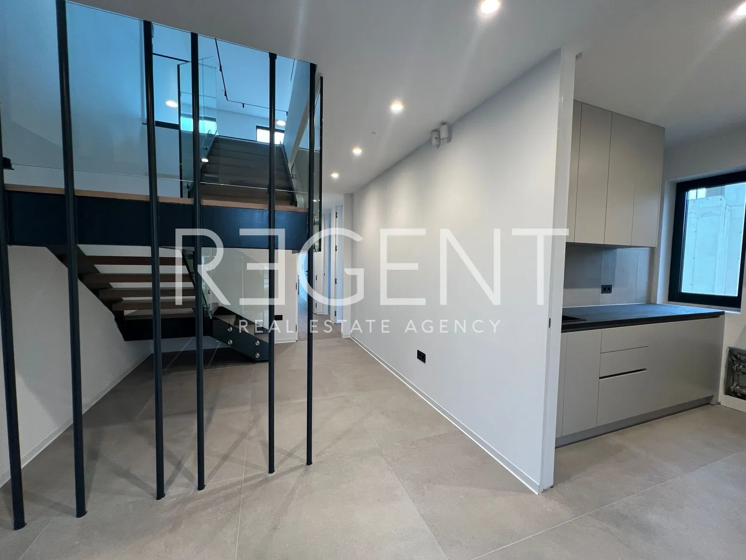 zagreb, pantovčak – luksuzni četverosoban penthouse 131m2 najam - slika 9