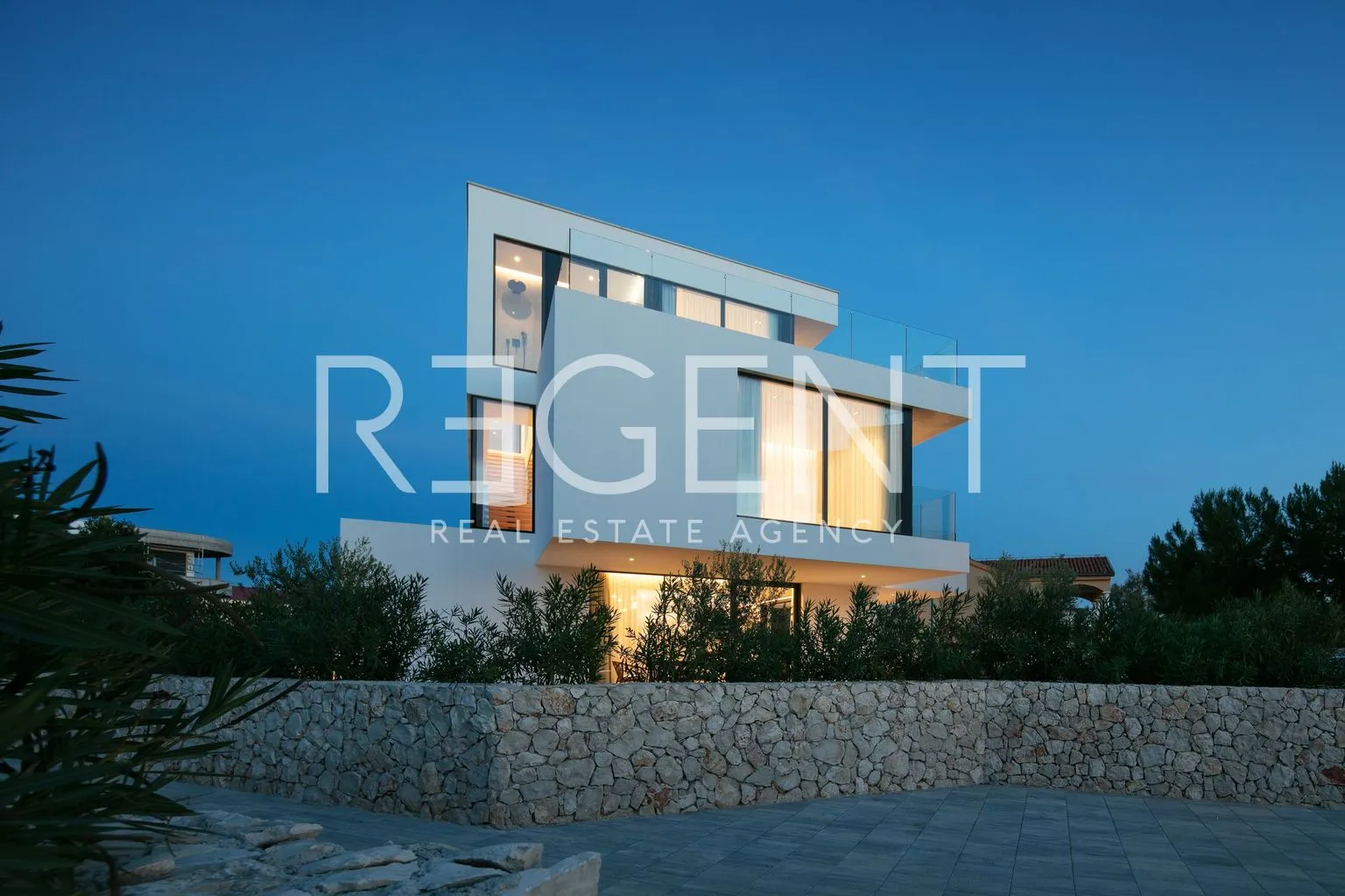 sukošan – luksuzna moderna vila s bazenom 495 m2 - slika 3