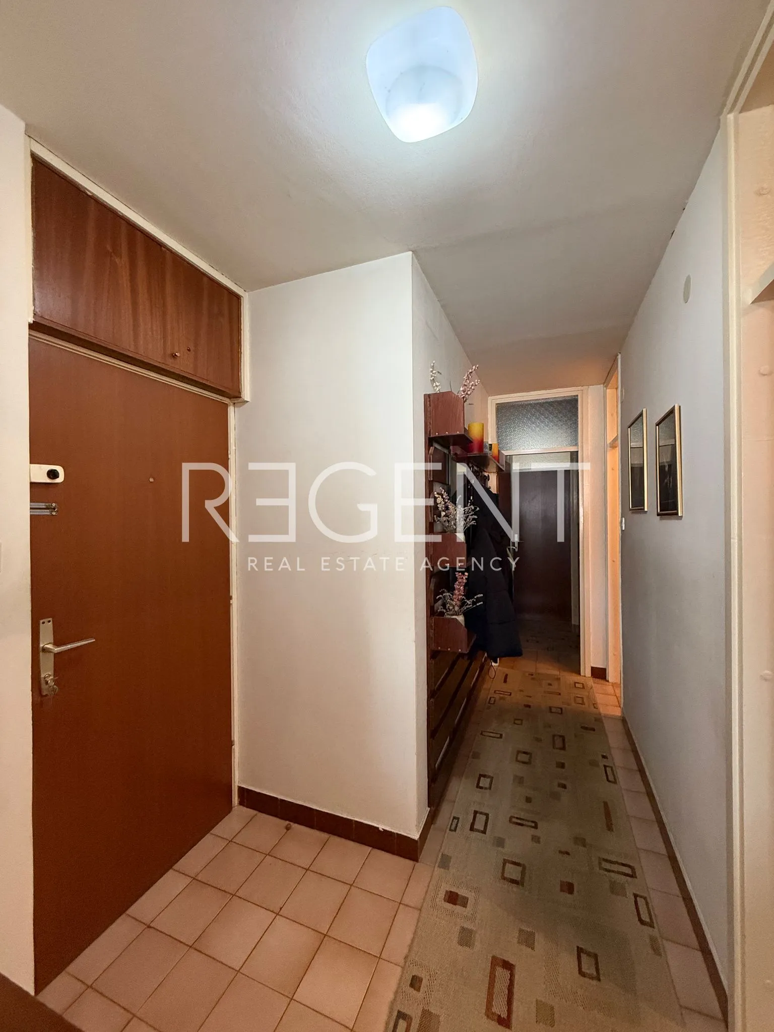 split, spinut - dvosoban stan s loggiom u centru grada - slika 12
