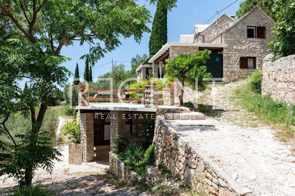 brač, bol - kamena kuća sa četiri apartmana - slika 10