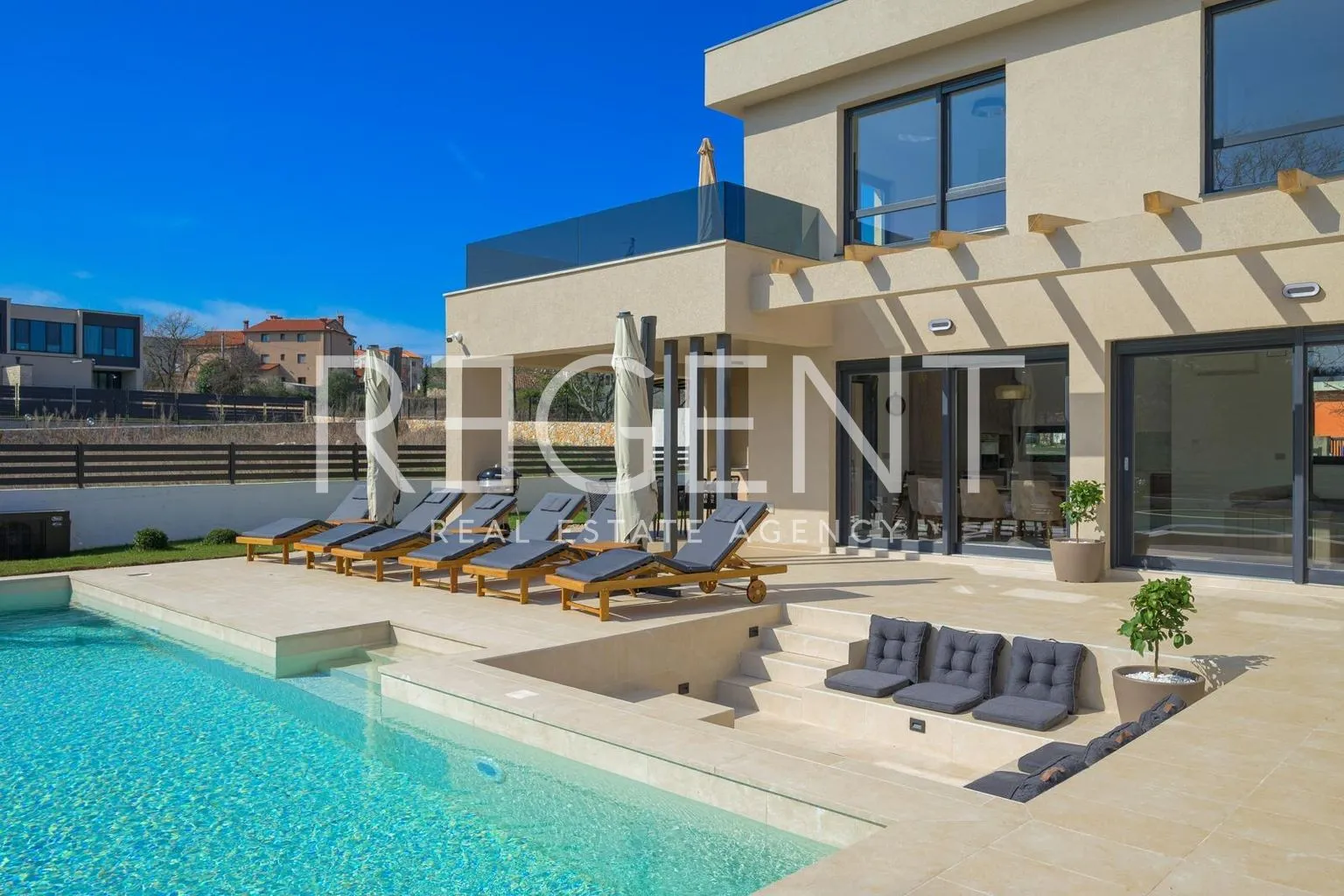 rovinj- vila s bazenom u modernoj novogradnji - slika 2