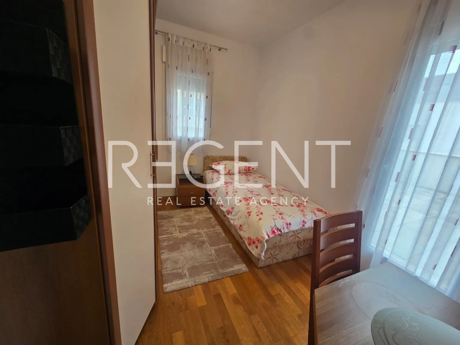 split, žnjan-penthouse, prvi red do mora - slika 4