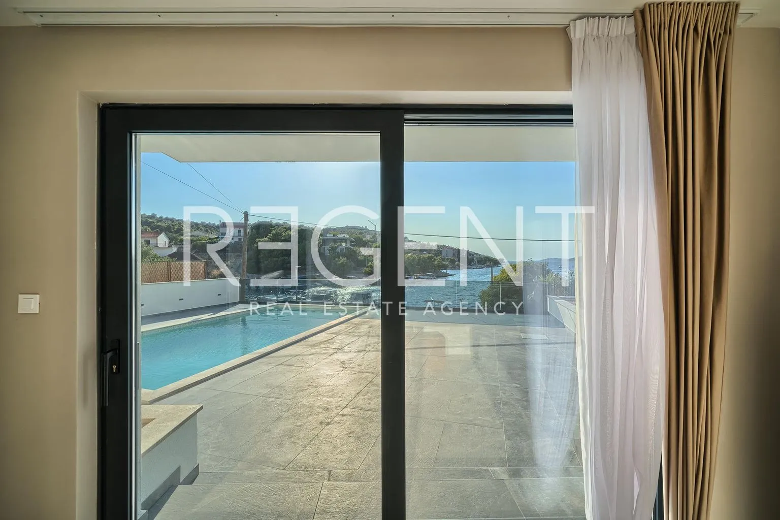 ražanj – vila s bazenom i panoramskim pogledom na more - slika 10