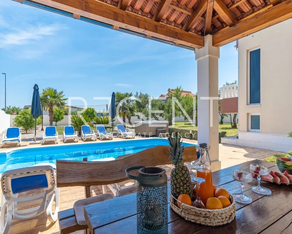 split, kaštela - vila s bazenom i pogledom na more 333 m2 - slika 2