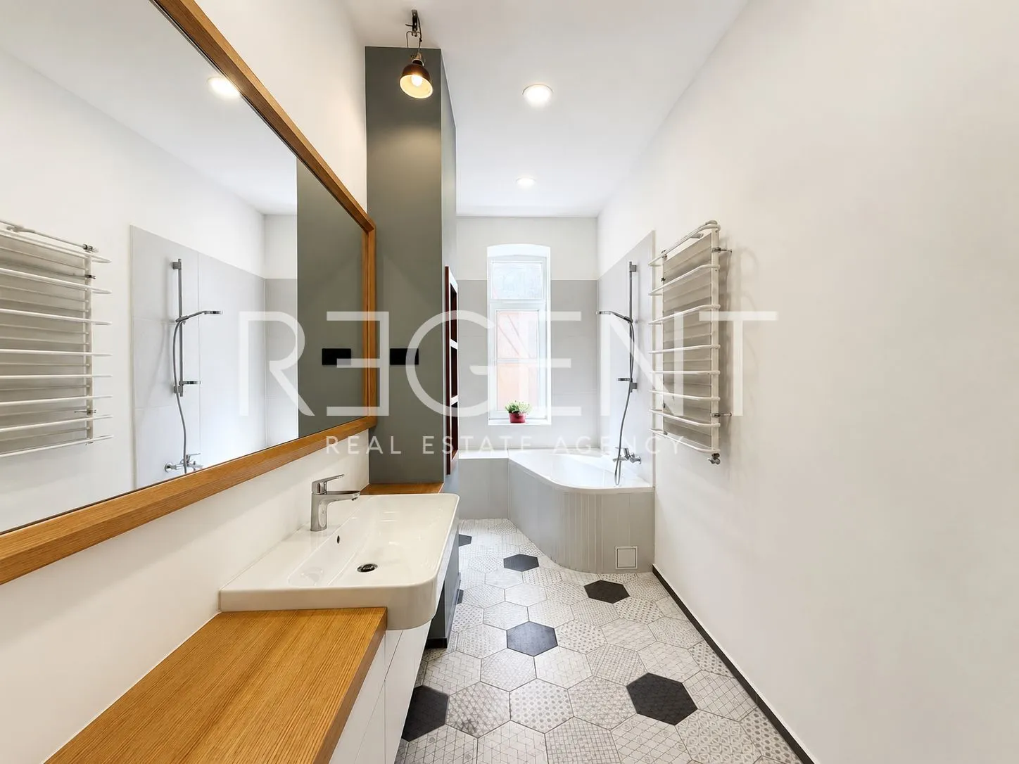 stan 115 m² na najam, zagreb, donji grad — 1. kat, lođa - slika 15