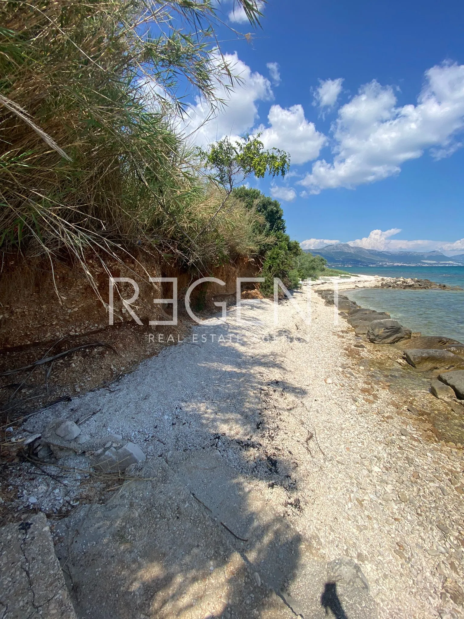 split, kaštel štafilić - građevinsko zemljište prvi red uz more, 5600 m2 - slika 3