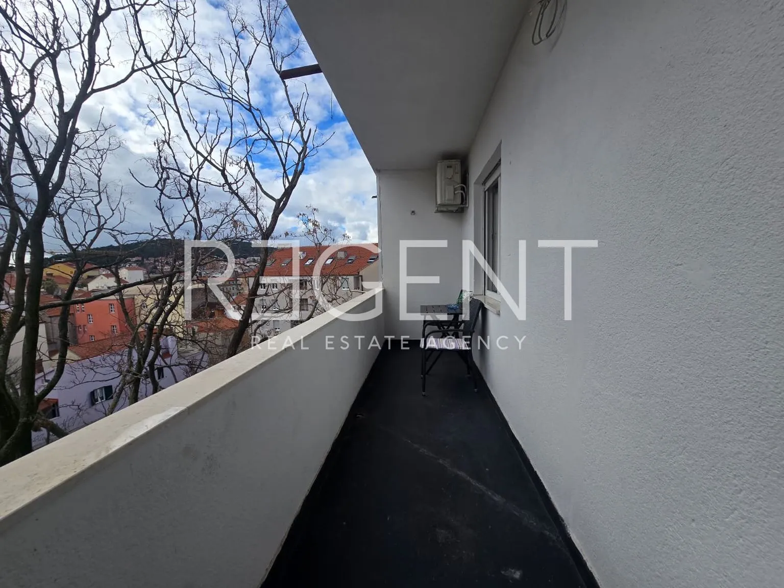 split, centar - moderan dvosoban stan s balkonom - slika 6