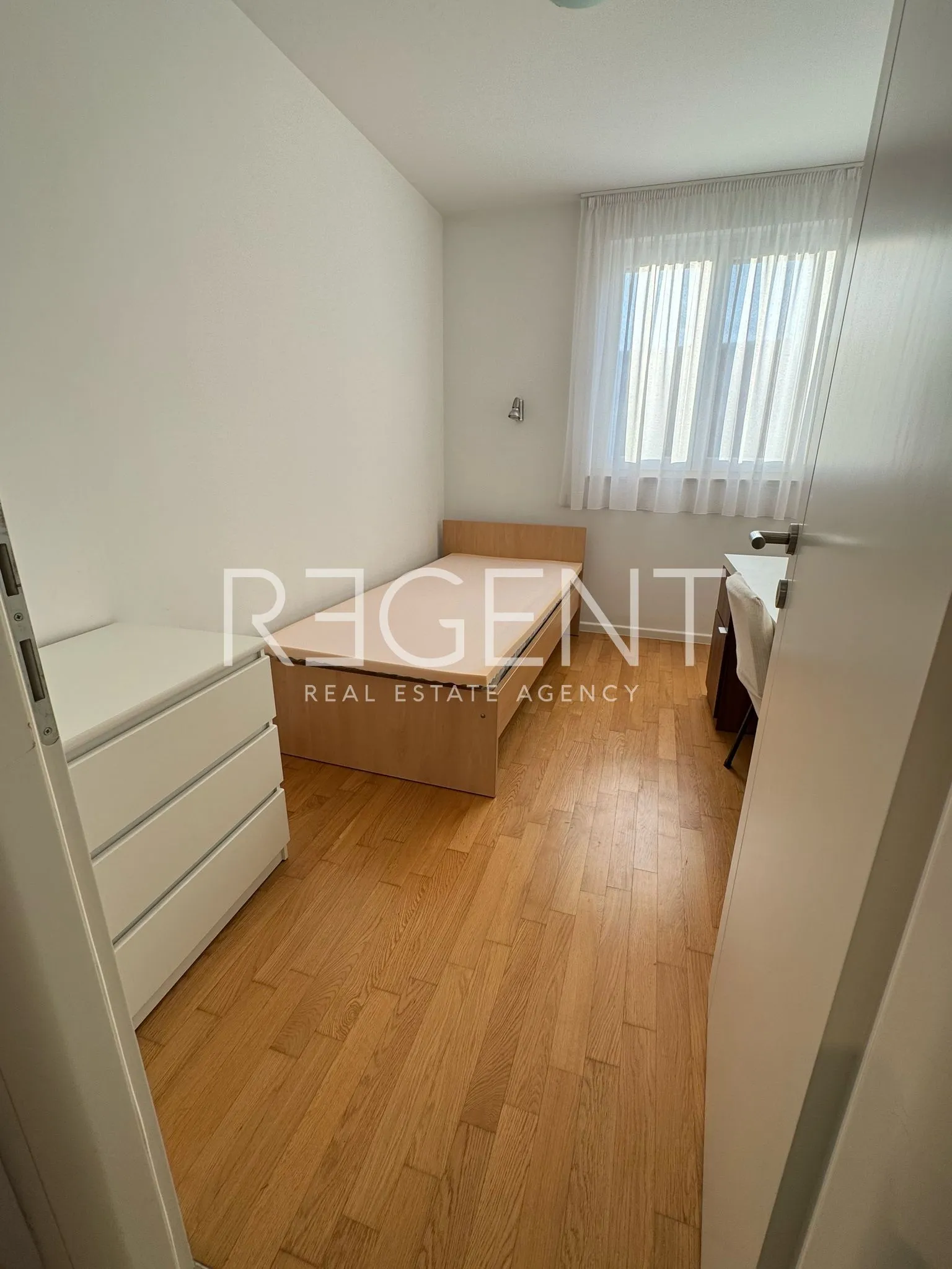 split, žnjan - trosobni penthouse s terasom i pogledom na more 102 m2 dugoročni najam - slika 3