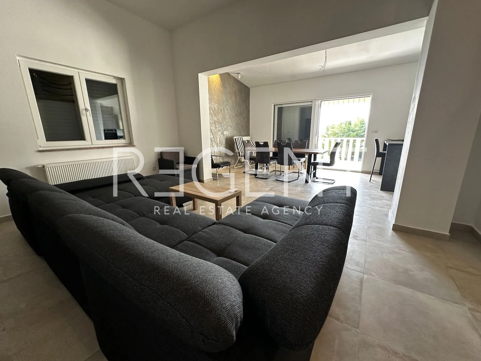 split, podstrana - kuća sa tri stambene jedinice i pogledom na more 340m2 - slika 15