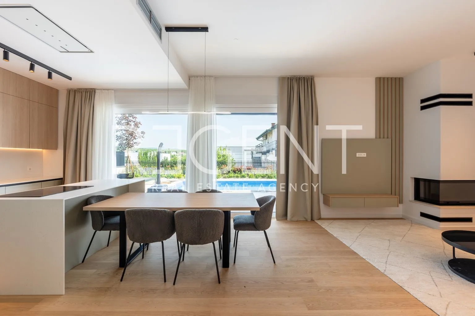 Vila 240 m² na najam, Gornji Bukovac — bazen, garaža - Zagreb